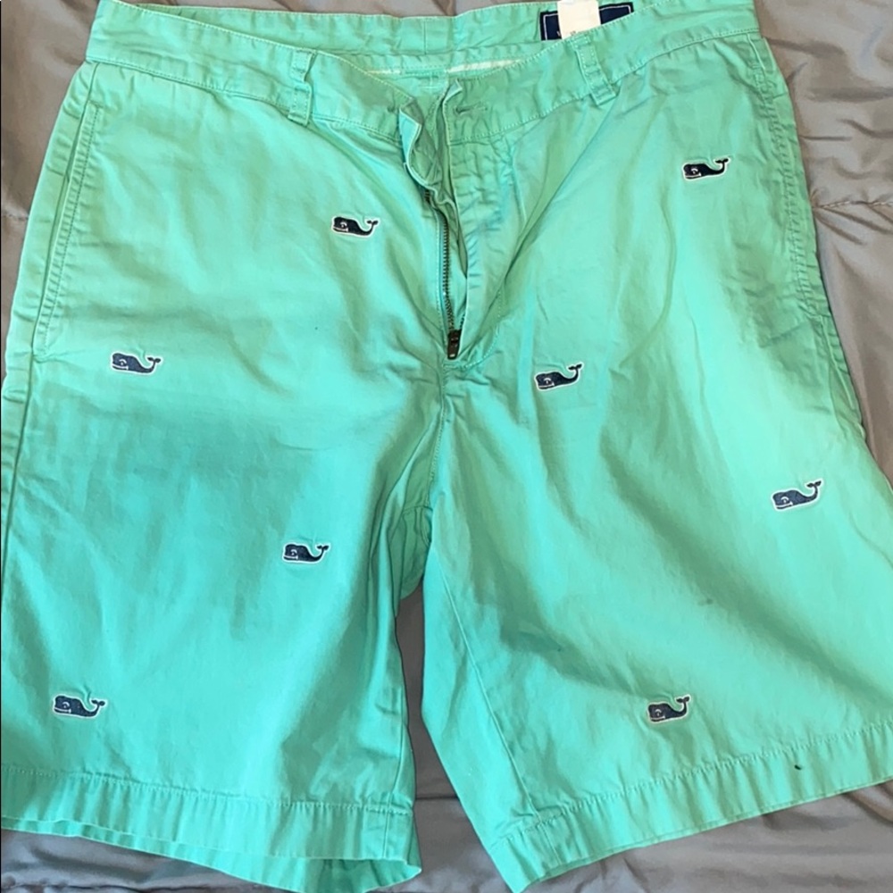 Green vineyard vines shorts
